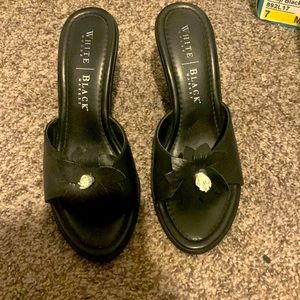 Nwb size 7 black house white market wedge heel, open toe with flower details.